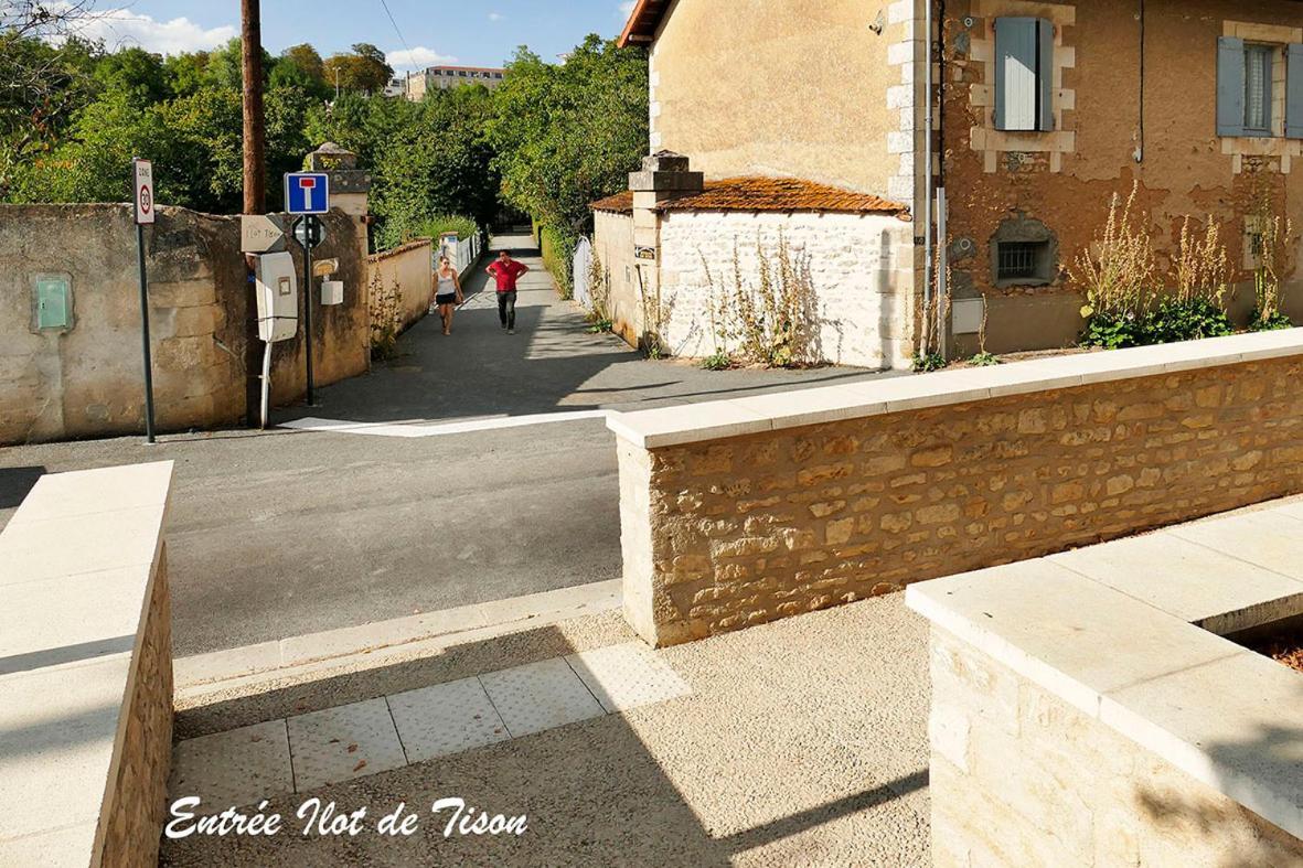 Appartamento Les Jardins Du Clain Poitiers Esterno foto