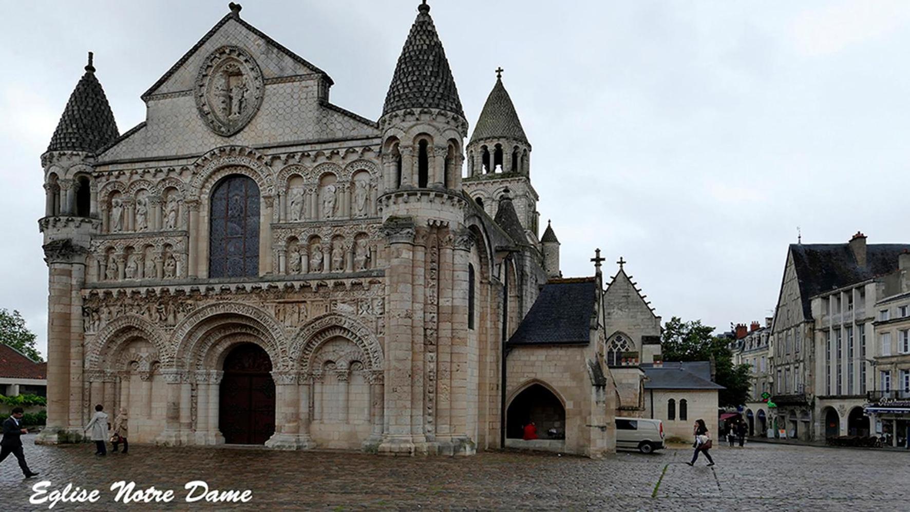 Appartamento Les Jardins Du Clain Poitiers Esterno foto