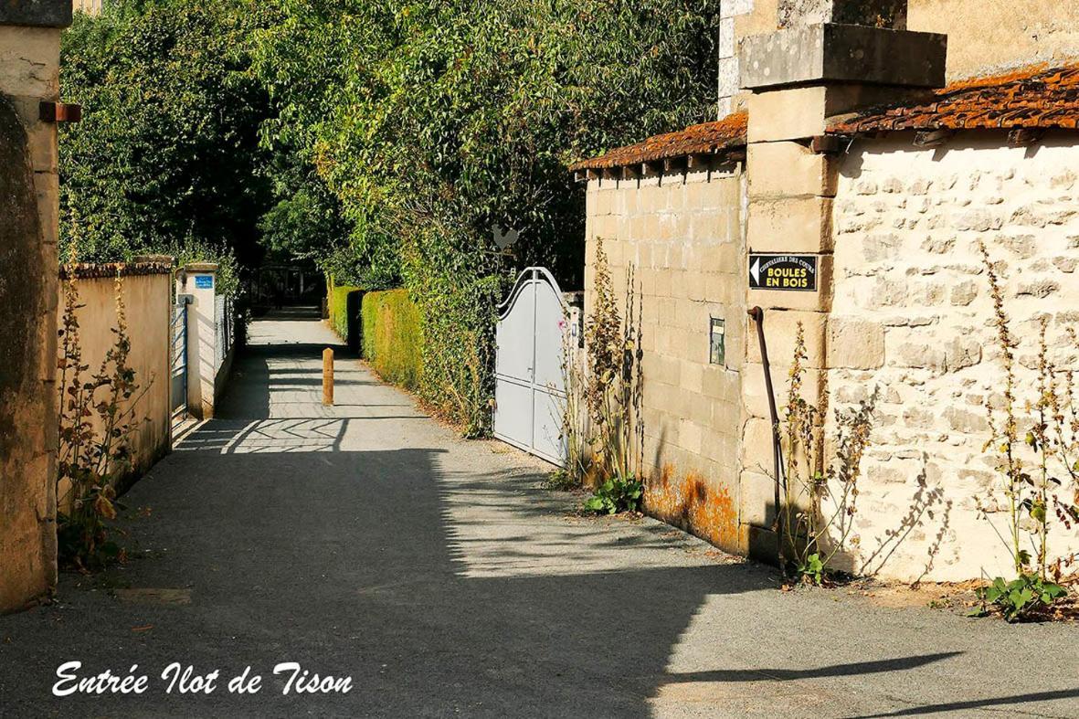 Appartamento Les Jardins Du Clain Poitiers Esterno foto