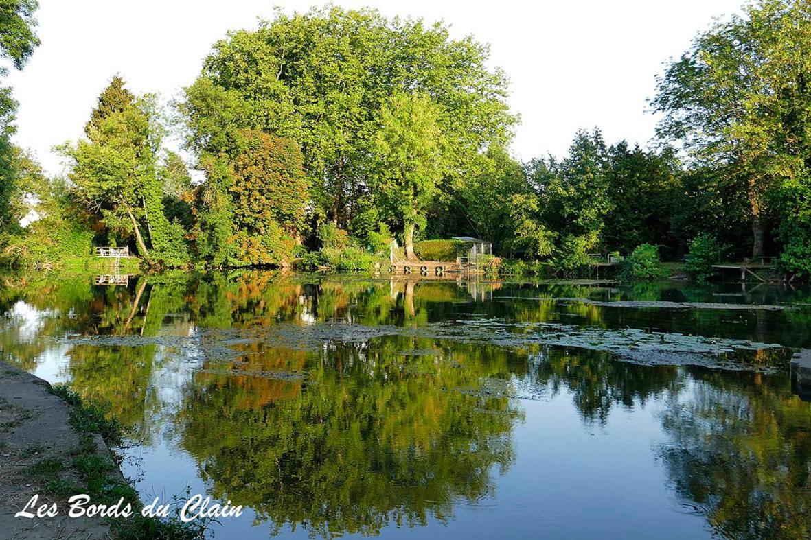 Appartamento Les Jardins Du Clain Poitiers Esterno foto
